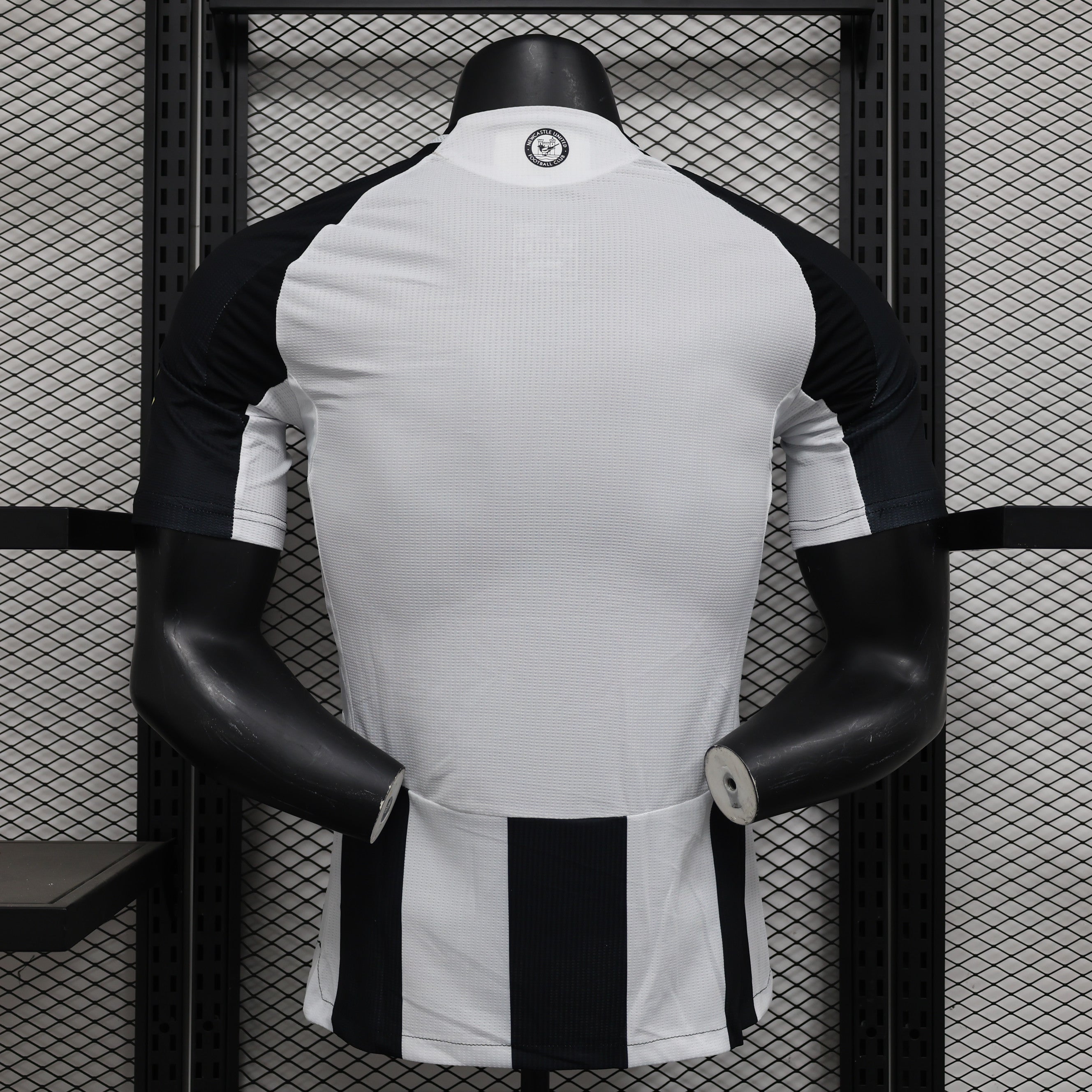 MAILLOT NEWCASTLE DOMICILE PLAYER 2024/2025