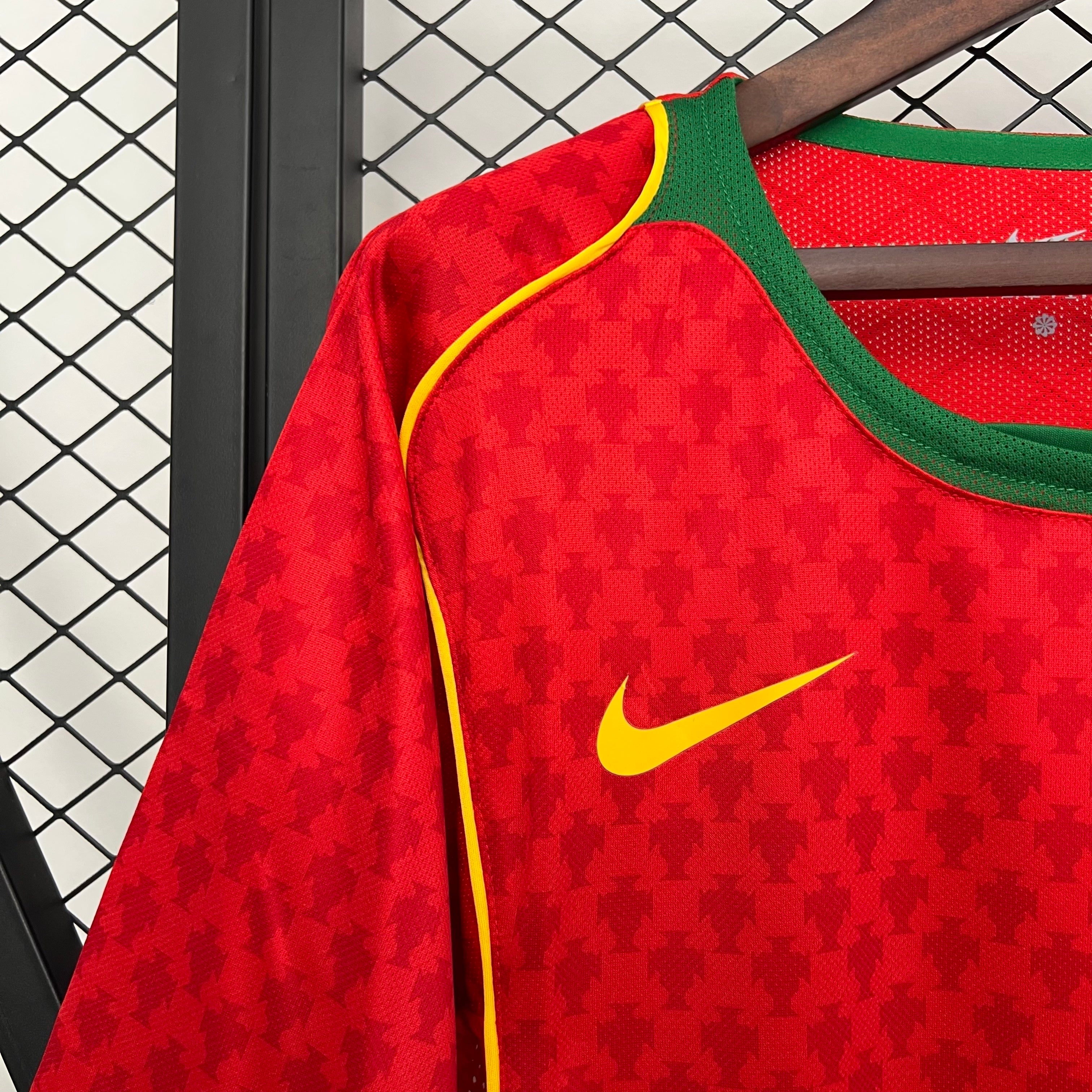 MAILLOT RÉTRO PORTUGAL DOMICILE 2004