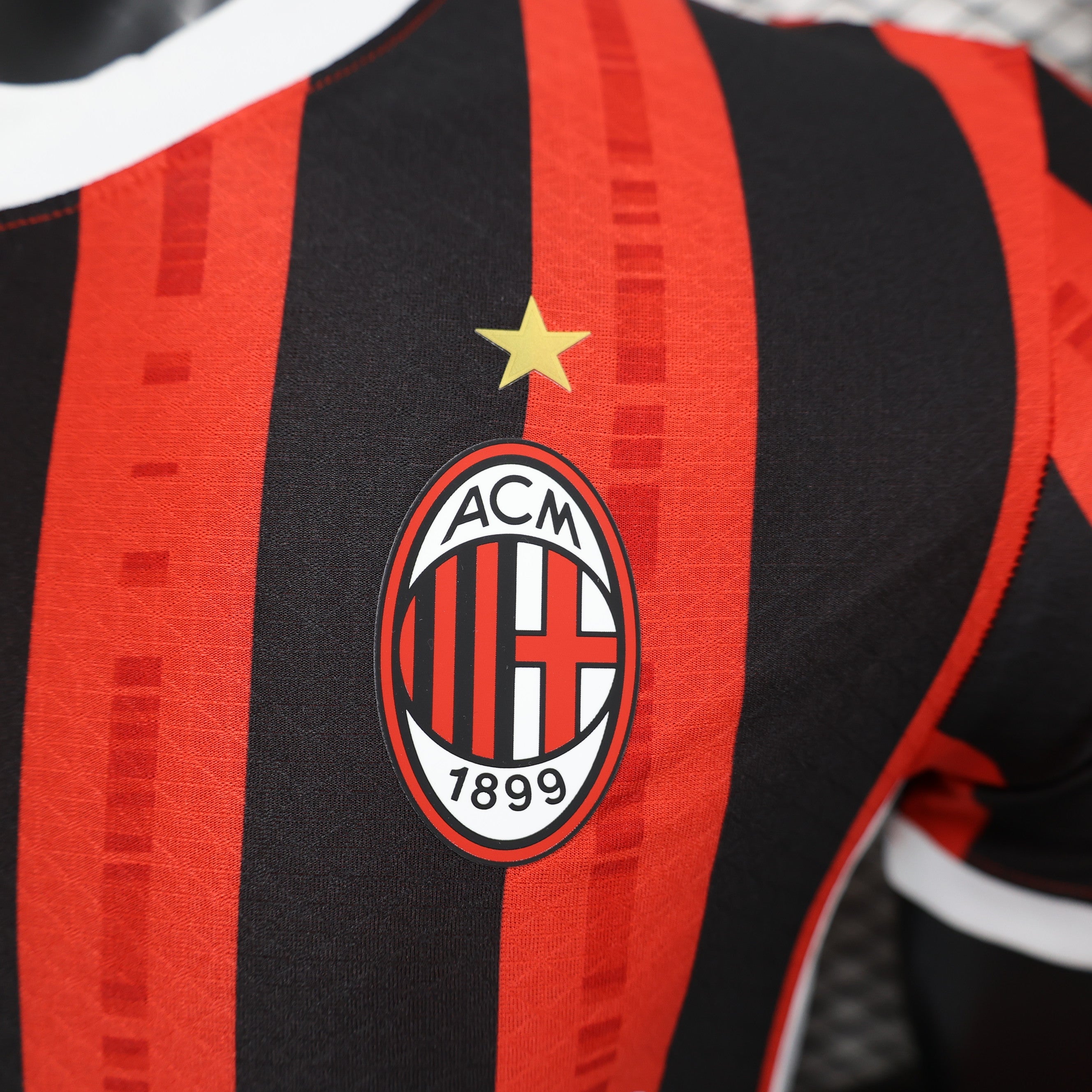 MAILLOT AC MILAN DOMICILE PLAYER 2024/2025