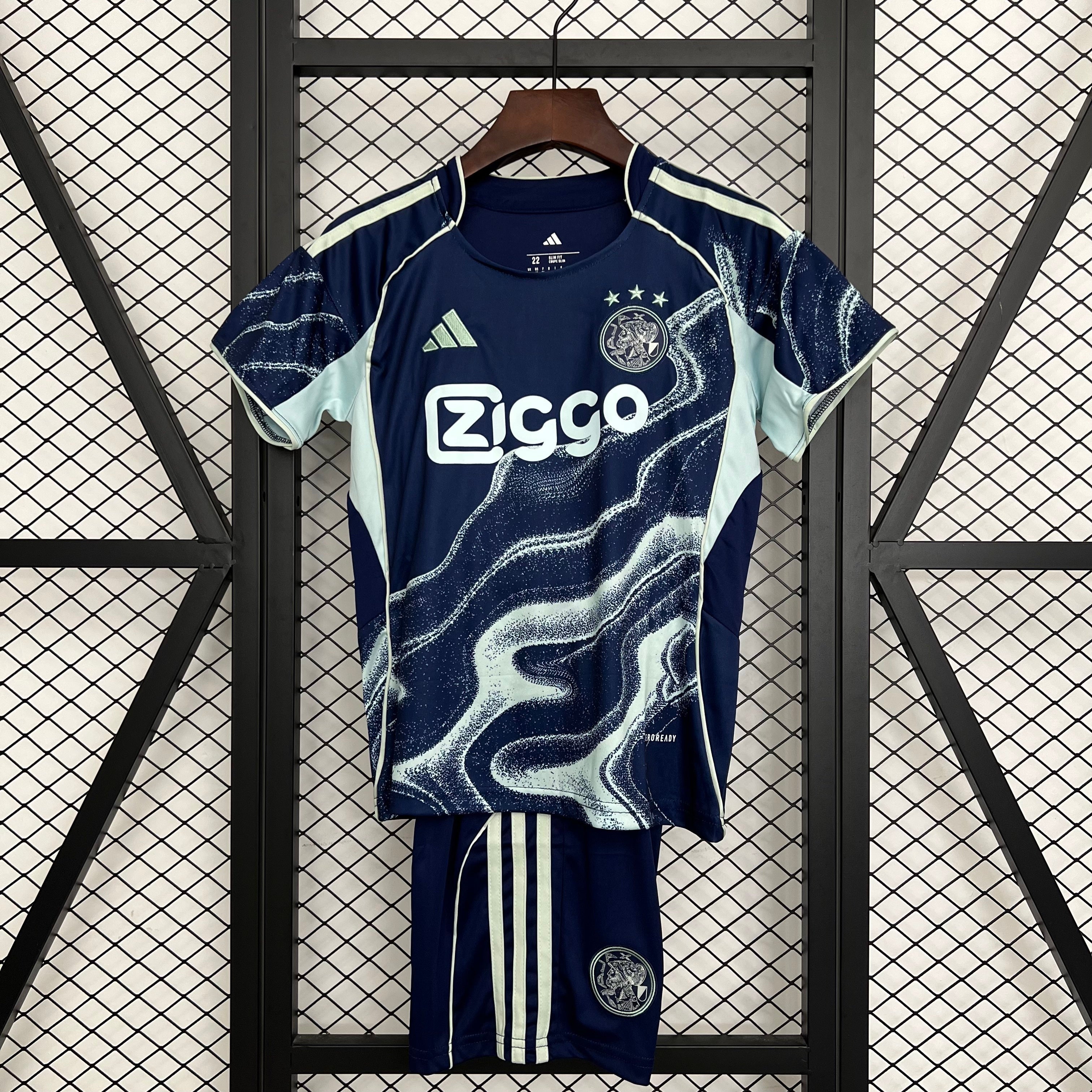 MAILLOT ENFANT AJAX EXTÉRIEUR 2025/2026