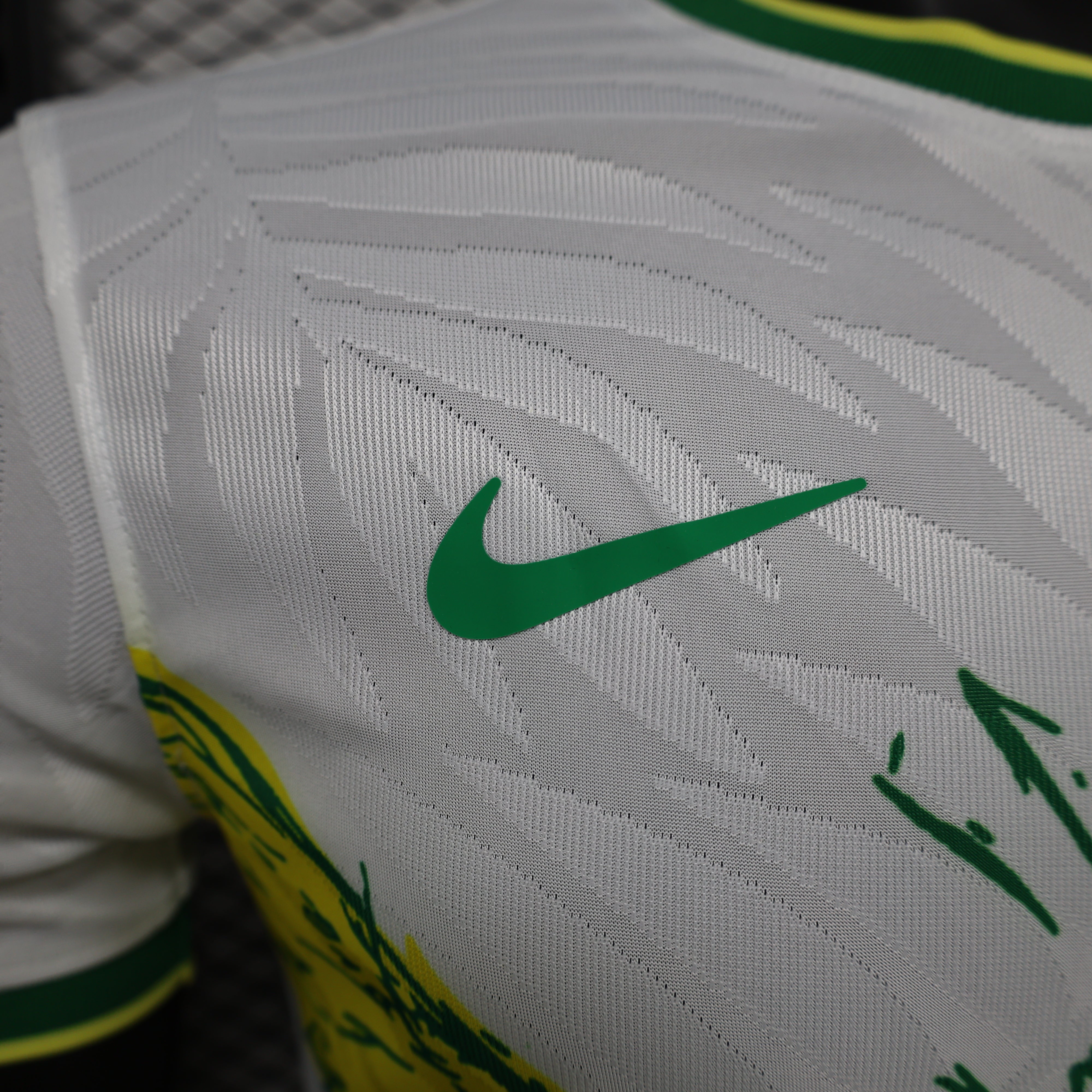 MAILLOT BRÉSIL ÉDITION SPÉCIALE PIGEON BLANC PLAYER