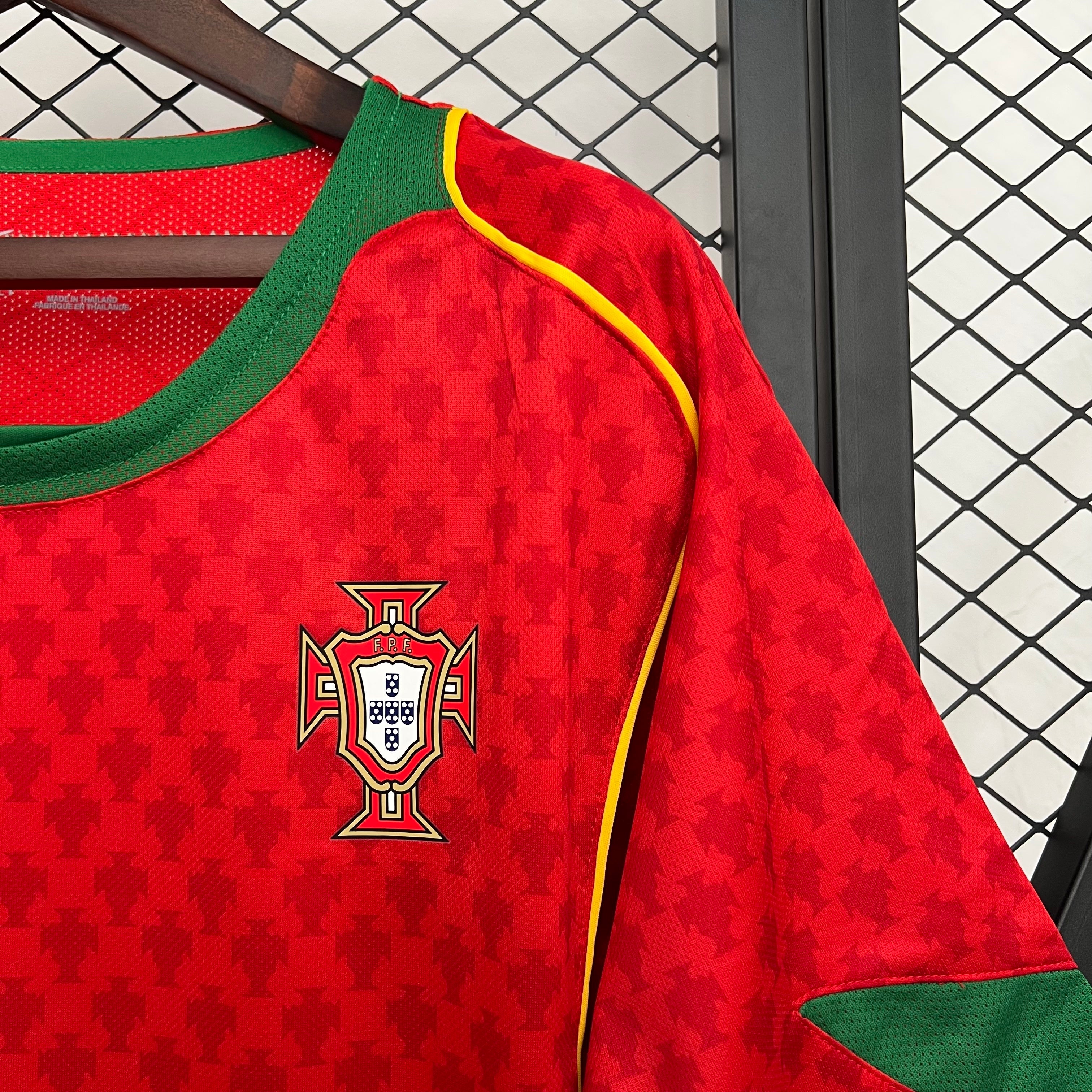 MAILLOT RÉTRO PORTUGAL DOMICILE 2004
