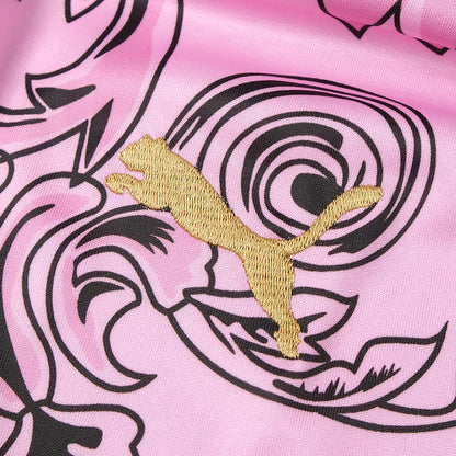 MAILLOT ITALIE CONCEPT EDITION VERSACE ROSE FAN 2023/2024