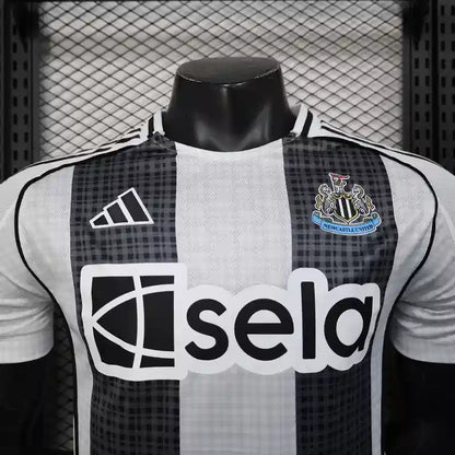 MAILLOT NEWCASTLE DOMICILE PLAYER 2025/2026