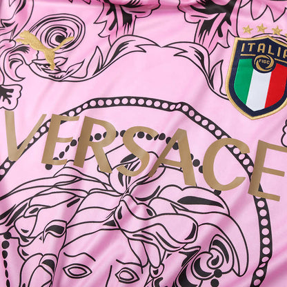 MAILLOT ITALIE CONCEPT EDITION VERSACE ROSE FAN 2023/2024