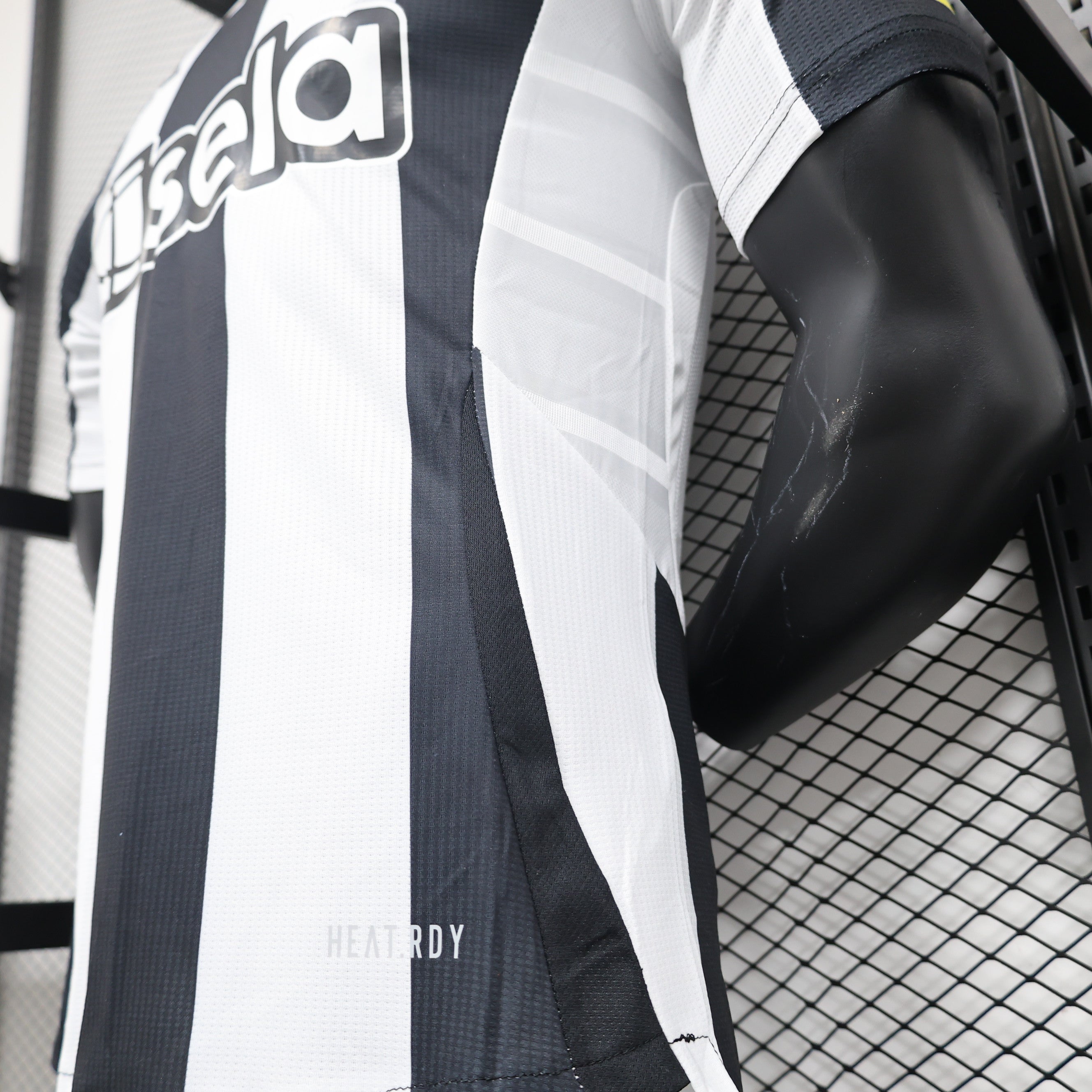 MAILLOT NEWCASTLE DOMICILE PLAYER 2024/2025