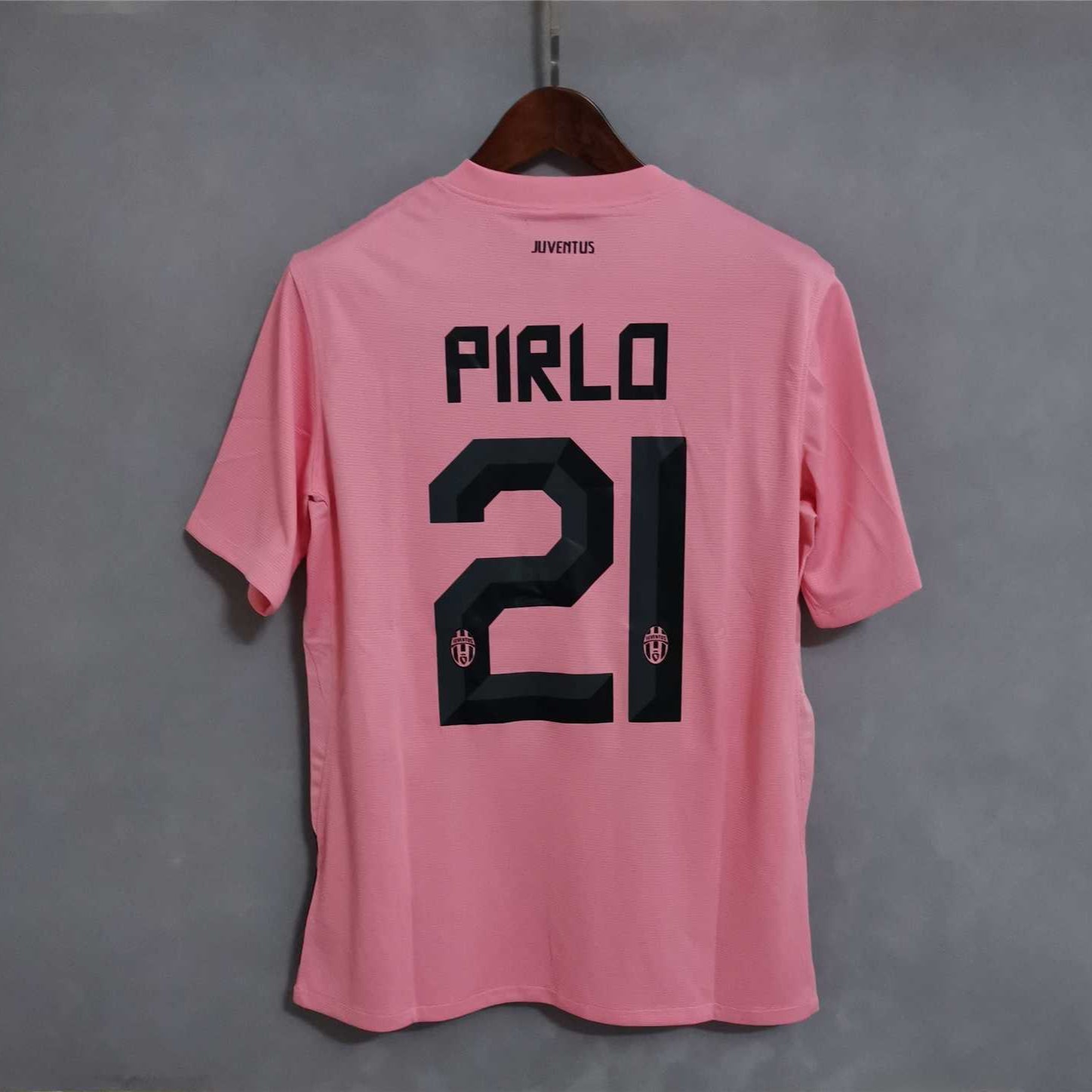 MAILLOT RÉTRO JUVENTUS PINK 2011/12