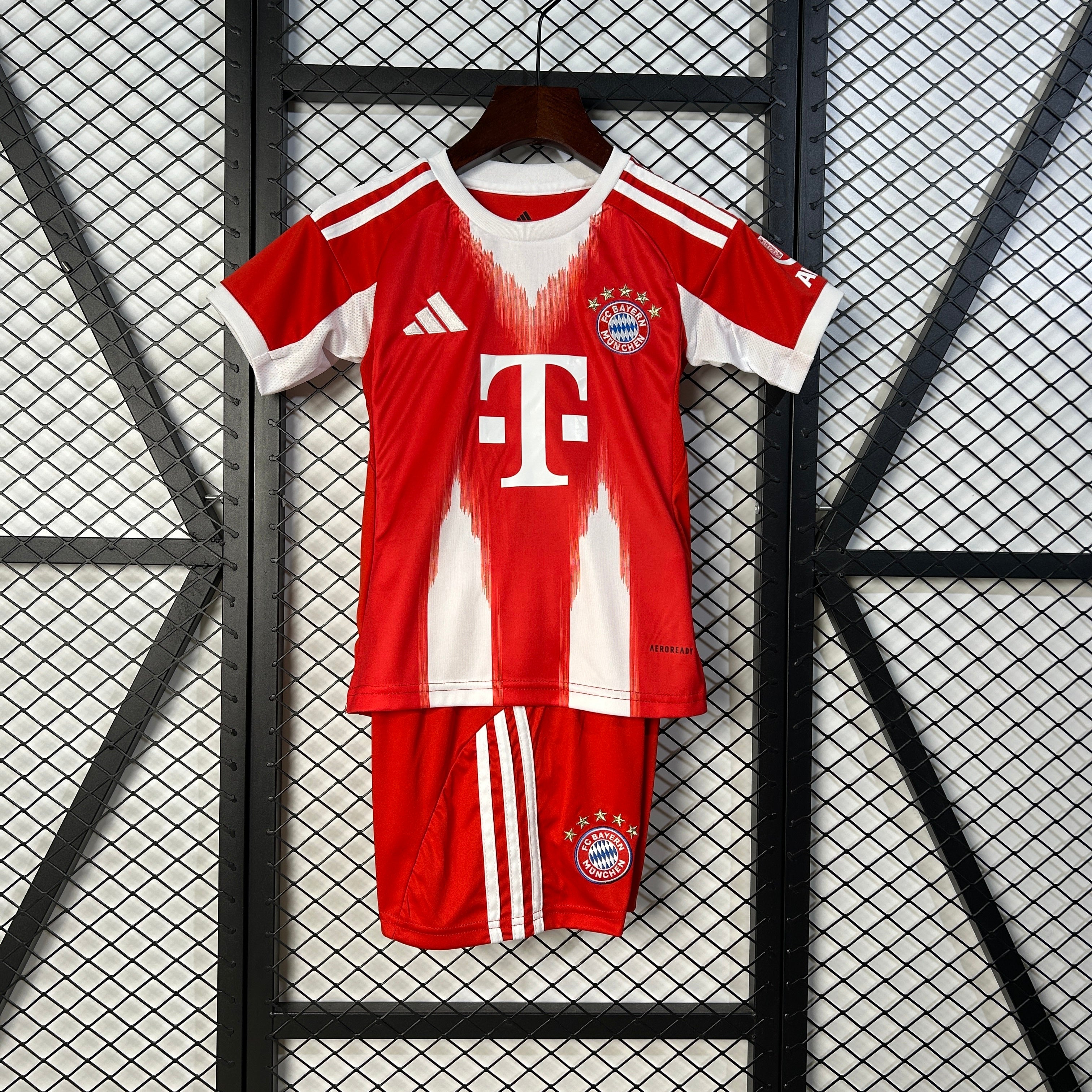 MAILLOT ENFANT BAYERN MUNICH DOMICILE 2025/2026