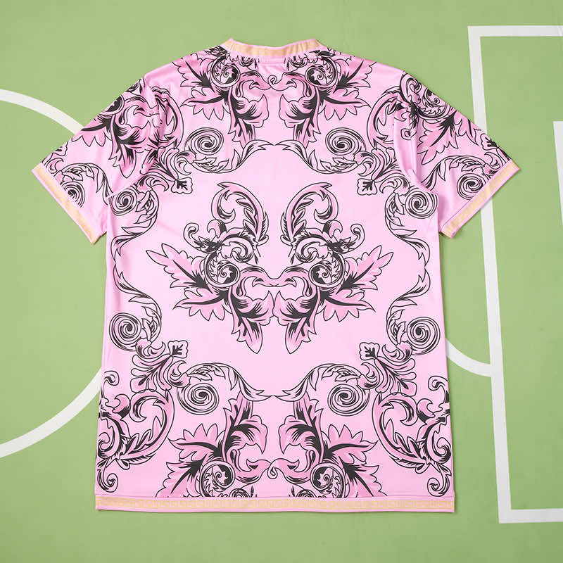 MAILLOT ITALIE CONCEPT EDITION VERSACE ROSE FAN 2023/2024
